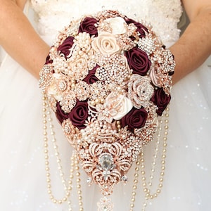Burgundy brooch bouquet. Dusty rose, champagne wedding bouquet. Luxury wedding bridal cascade bouquet