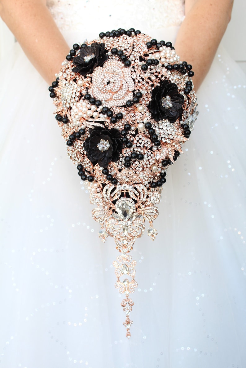 Dark bouquet. Black rose gold brooch bouquet. Cascade goth Bridal bouqut