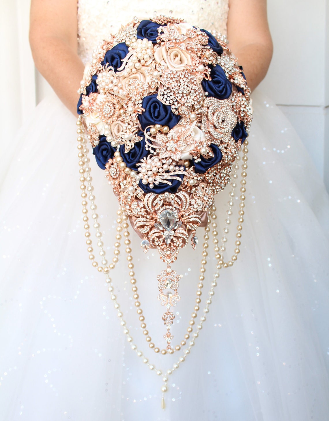 Brooch bouquet navy blue champagne rose gold. Cacsading Bridal bouquet