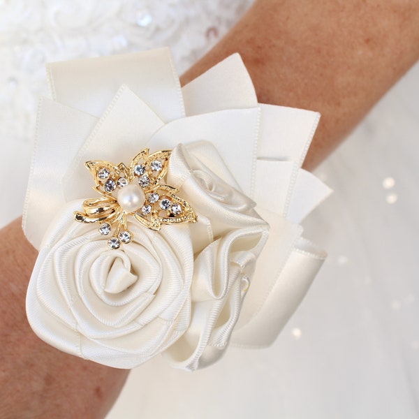 Corsage, boutonniere, bridesmaids bouquet. Cream/white with gold/silver brooch