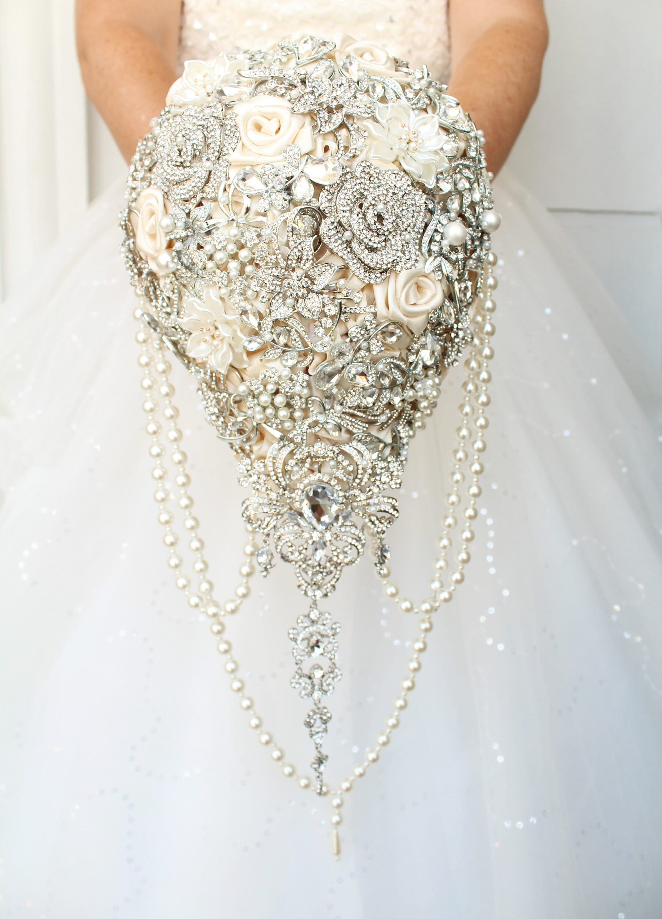 Cascading brooch deals bouquet