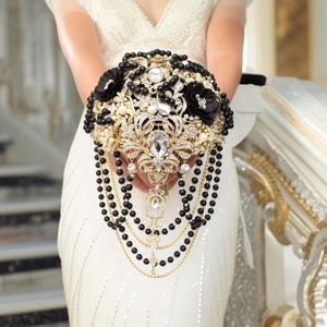 Black gold Wedding bouquet of brooches.  Great Gatsby Bridal brooch bouquet. Cascade wedding bouquet