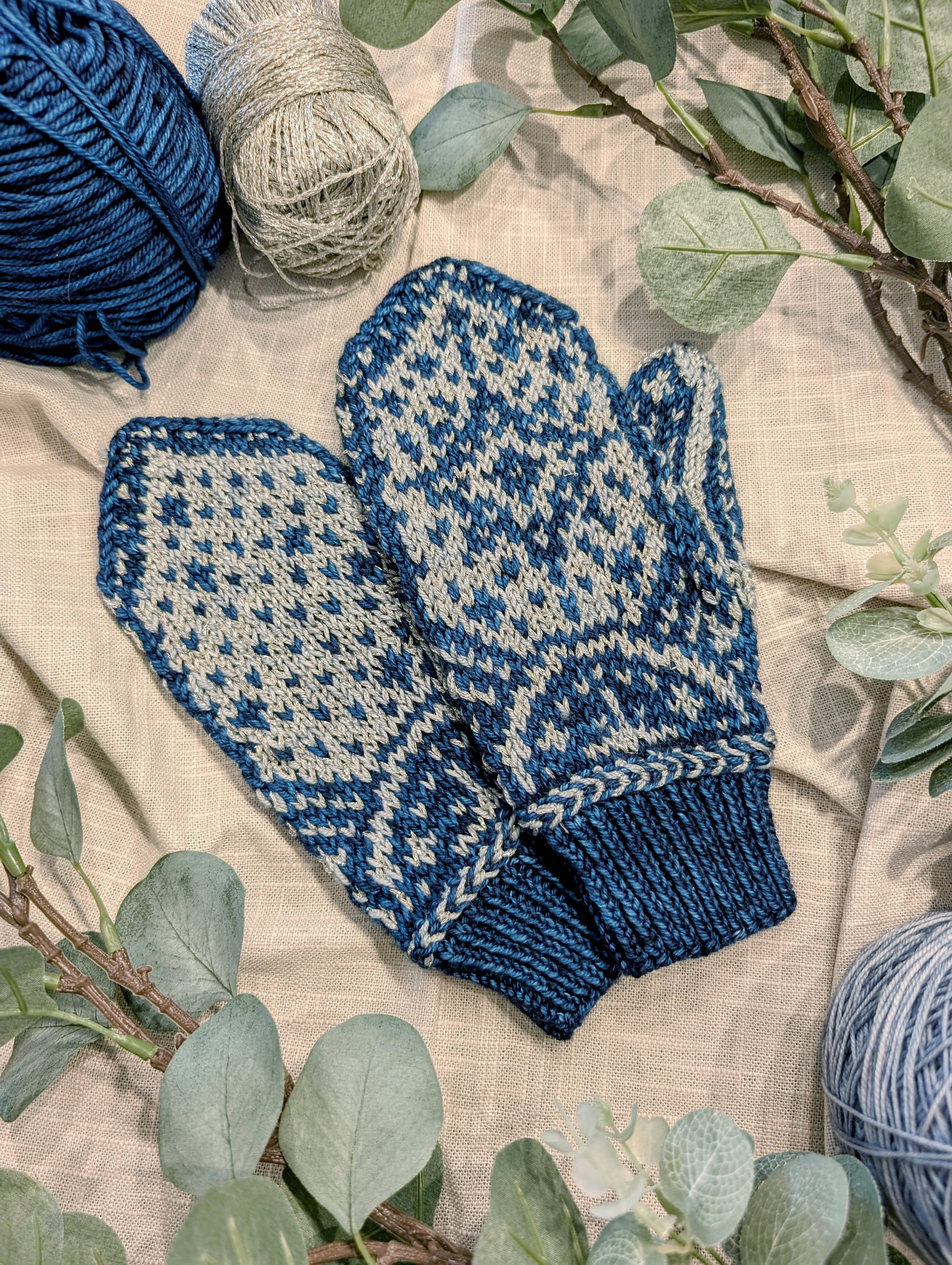 Star-Touched Mittens Knitting Pattern, Digital PDF Pattern