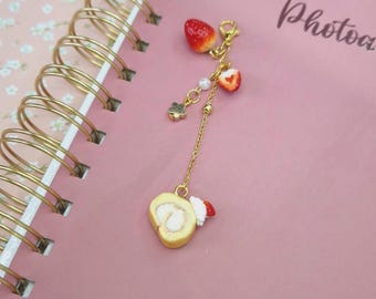 Dije de pastel de fresa enrollado hecho a mano: accesorio para bolso kawaii