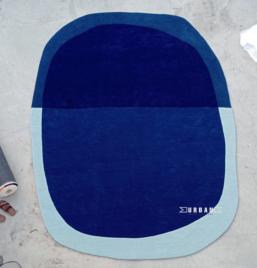 Simple Blue Small Rug Minimalist Blue Modern Abstract Irregular Shape Woolen Hand Tufted ...