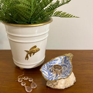 Blue and White pedestal Oyster Ring Dish - Jewelry Display -  Beautiful Coastal Gift!