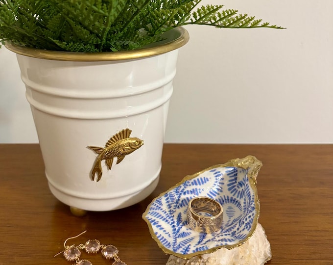 Blue and White pedestal Oyster Ring Dish - Jewelry Display -  Beautiful Coastal Gift!