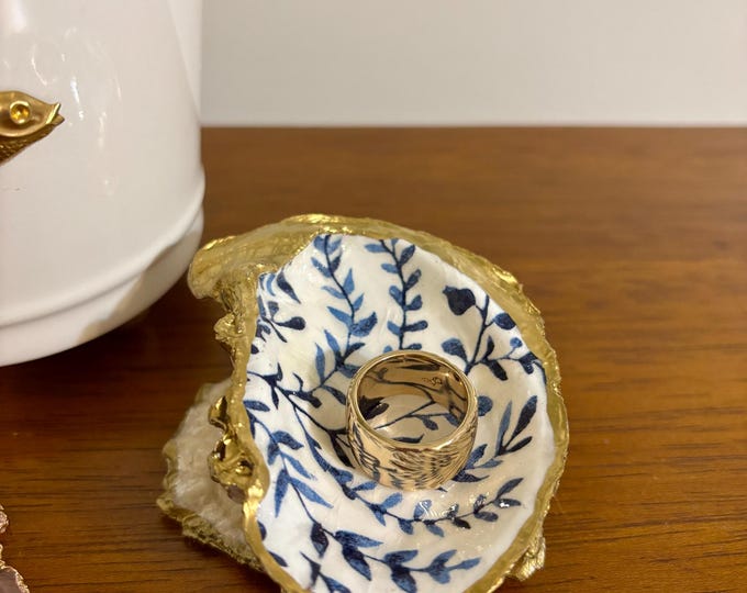Blue and White pedestal Oyster Ring Dish - trinket dish -  Beautiful Coastal Gift!