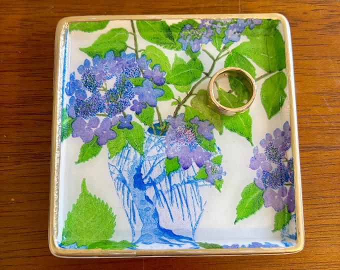 Chinoiserie Hydrangea Ginger Jar Jewelry Dish - Trinket dish - Ring Dish - Beautiful Handmade Gift idea!