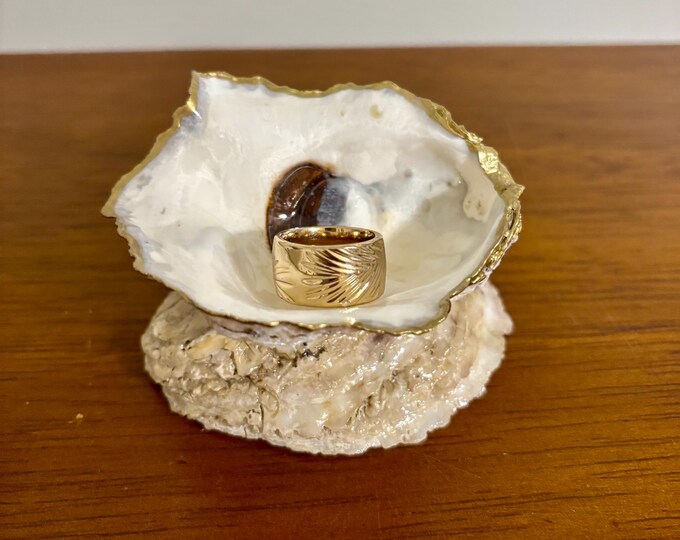 Pedestal Oyster Ring Dish - Trinket dish -  Beautiful Coastal Gift!