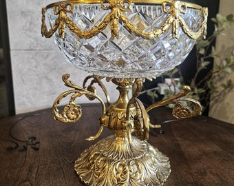 Vintage kristallkompottskål | Utsmyckad förgylld metallkant och piedestal | Godisskål | Hollywood Regency | Rokokostil | Dekorativt glas