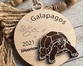 Wooden animals ornament, laser cut wooden ornaments, natural wood handcrafted decor, holiday decor, gift set, Galapagos, turtle ornament.