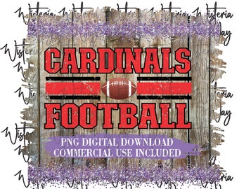 Può includere: Un download digitale di un design grafico con le parole "Cardinals Football" in lettere rosse su uno sfondo di legno con glitter viola. La grafica include anche un pallone da calcio e il testo "PNG Digital Download Commercial Use Included".
