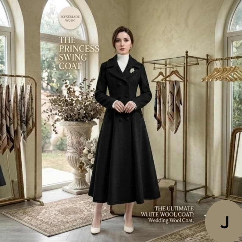 以下が含まれることがあります： ダブルブレストのデザインの黒いプリンセススイングコート。ロングスカートで、白いヒールを履いています。画像には「THE PRINCESS SWING COAT」と「THE ULTIMATE WHITE WOOL COAT」と書かれています。