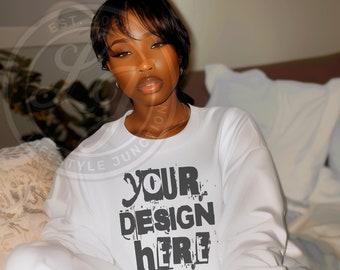 Mockup zwarte Gildan 18000-sweater: oversized model (PNG)