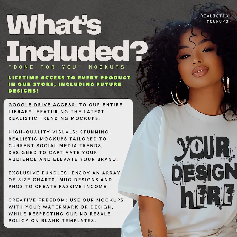 Op de afbeelding: Een witte t-shirt mockup met de tekst "YOUR DESIGN HERE" in zwart. De tekst is in een vet, verweerd lettertype. Het t-shirt wordt gedragen door een persoon met donker krullend haar. De tekst "What's Included?" staat bovenaan de afbeelding, en de tekst "REALISTIC MOCKUPS" staat rechtsboven in de afbeelding. De tekst onder het t-shirt beschrijft de functies die in het product zijn inbegrepen.