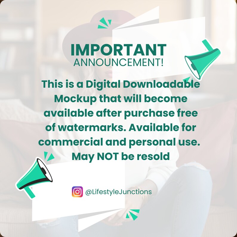 Op de afbeelding: Een digitale download-aankondiging met een groene megafoon-afbeelding en tekst die luidt: "BELANGRIJKE AANKONDIGING! Dit is een digitaal downloadbare mockup die na aankoop gratis beschikbaar wordt zonder watermerken. Beschikbaar voor commercieel en persoonlijk gebruik. Mag NIET worden doorverkocht @LifestyleJunctions"