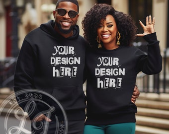 Mockup zwarte Gildan-hoodie en ronde hals: Afrikaans-Amerikaans stel (digitale png-download)