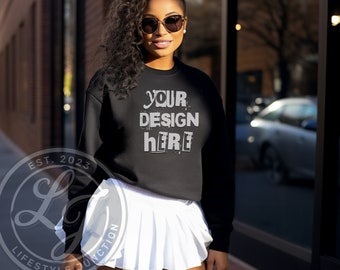 Schwarz Gildan 18000 Sweatshirt Mockup: Afroamerikaner Frau (Digitaler Download)