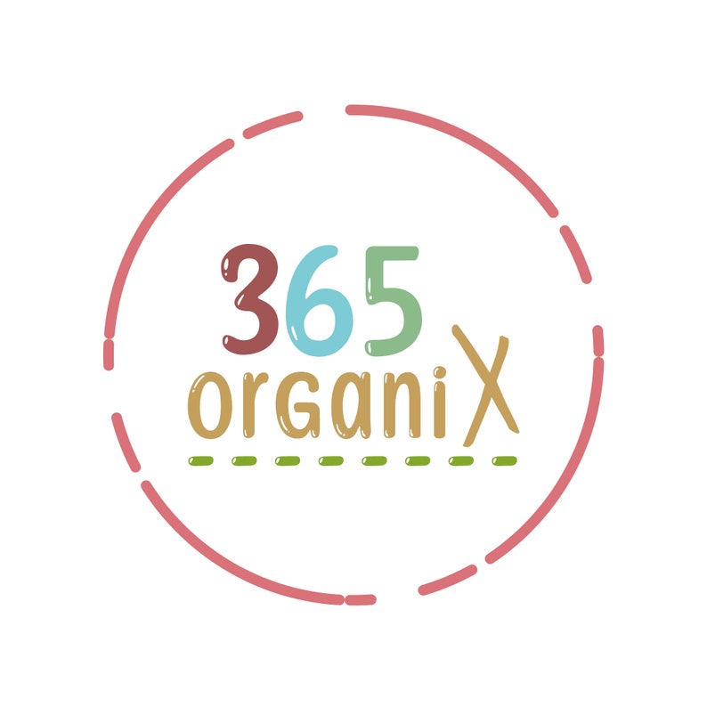 Puede incluir: Un logotipo con el texto "365 organiX" dentro de un c&iacute;rculo. Los n&uacute;meros "365" son marrones, azules y verdes. La palabra "organiX" es de color beige. Un c&iacute;rculo rojo punteado rodea el texto.