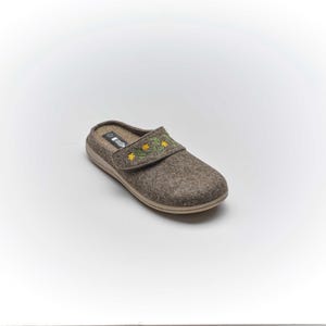 Recycled Felt Slippers: Eco-Friendly Indoor/Outdoor Comfort