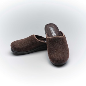 Eco-Friendly Men&#39;s Slippers: Recycled, Ultra Comfortable, Soft, Perfect for Indoors & Outdoors   &quot;I WUZZA Bottle Now Comfy Slippers