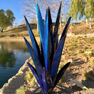 Blue Agave Metal Garden Art Sculpture – Outdoor Yard Decor – Handmade Desert Cactus Patio Accent – Mexican Style
