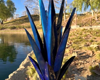 Blue Agave Metal Garden Art Sculpture – Outdoor Yard Decor – Handmade Desert Cactus Patio Accent – Mexican Style