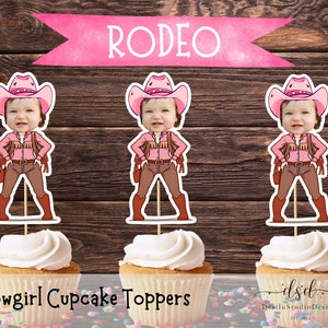 Topo de cupcake de rodeio personalizado com foto de rosto, toppers de cupcake de cowgirl, pessoa de cowgirl, decoração de festa de primeiro rodeio no oeste selvagem, meu primeiro rodeio