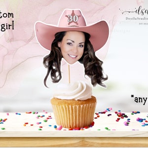 Topo de cupcake de rodeio personalizado com foto de rosto, topper de cupcake de cowboy rosa, decoração para festa de primeiro rodeio, despedida de solteira personalizada, último rodeio, qualquer idade