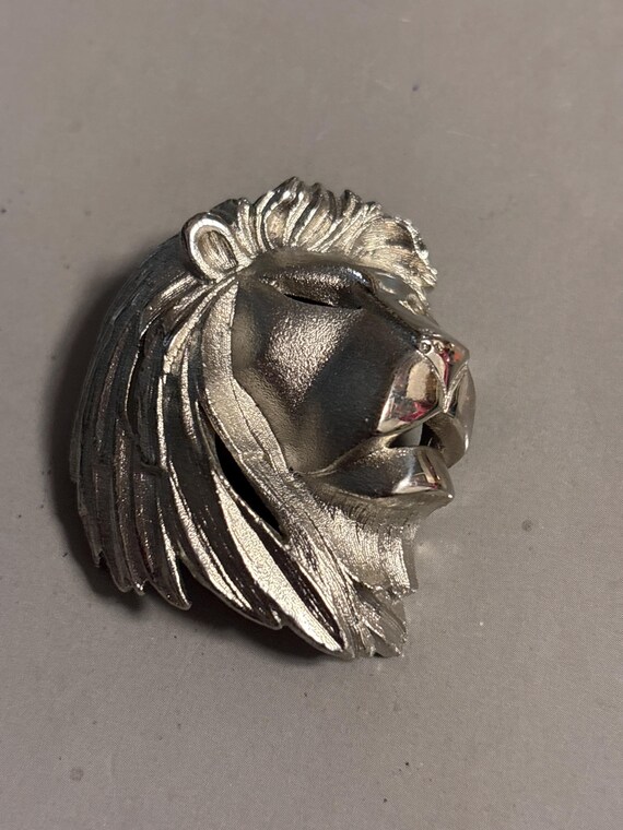 Lion head brooch