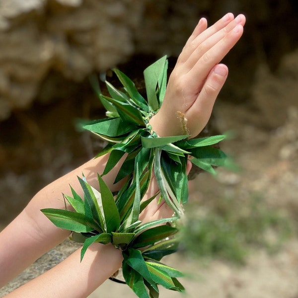 Bracelet de cheville ou bracelet en soie de qualité supérieure Kupe'e Haku avec feuille de Ti, composition solo Ori Tahiti Hula Kahiko, danse polynésienne traditionnelle, photographie de mariage sur la plage