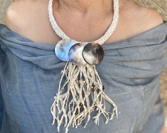 Collana in madreperla polinesiana, madreperla piena, perle di Tahiti, pendenti con lucentezza AAA, lucidati naturalmente a mano su tessuto Niau Blanc