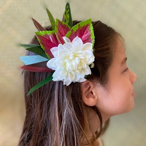 Fermaglio per capelli hawaiano Costume tahitiano Ornamento per capelli Avorio Bellezza Dahlia & Cordyline Fruticosa Foglia Ti artificiale Perno per capelli tropicale polinesiano immagine 3