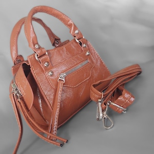 Sac messager personnalisé pour adolescente / sac à bandoulière en cuir végétalien / sac à la mode / sac à bandoulière bohème / cadeau pour femme / cadeau fête des mères