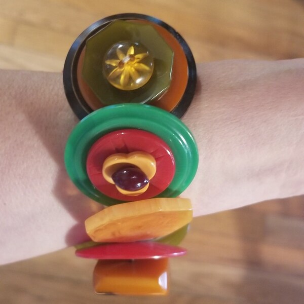 Vintage Bakelite Button Bracelet