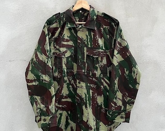 Camisa de campaña con botones y estampado de camuflaje de lagarto portugués militar M1964