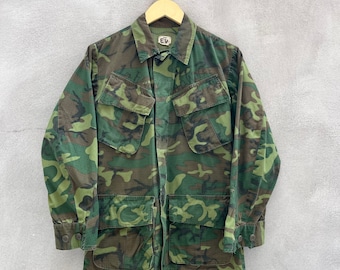 ジャケット・アウター 70's US ARMY ERDL Jungle Fatigue Shirt 𝘼𝙇𝙈𝙊𝙎𝙏𝘾𝙊𝙉𝙏𝙍𝘼𝙎𝙏𝙁𝘼𝘿𝙀𝙎 | True Vintage 70's