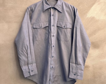 Camisa militar de cambray con botones de la Marina de los EE. UU. de los años 90 (NOS)