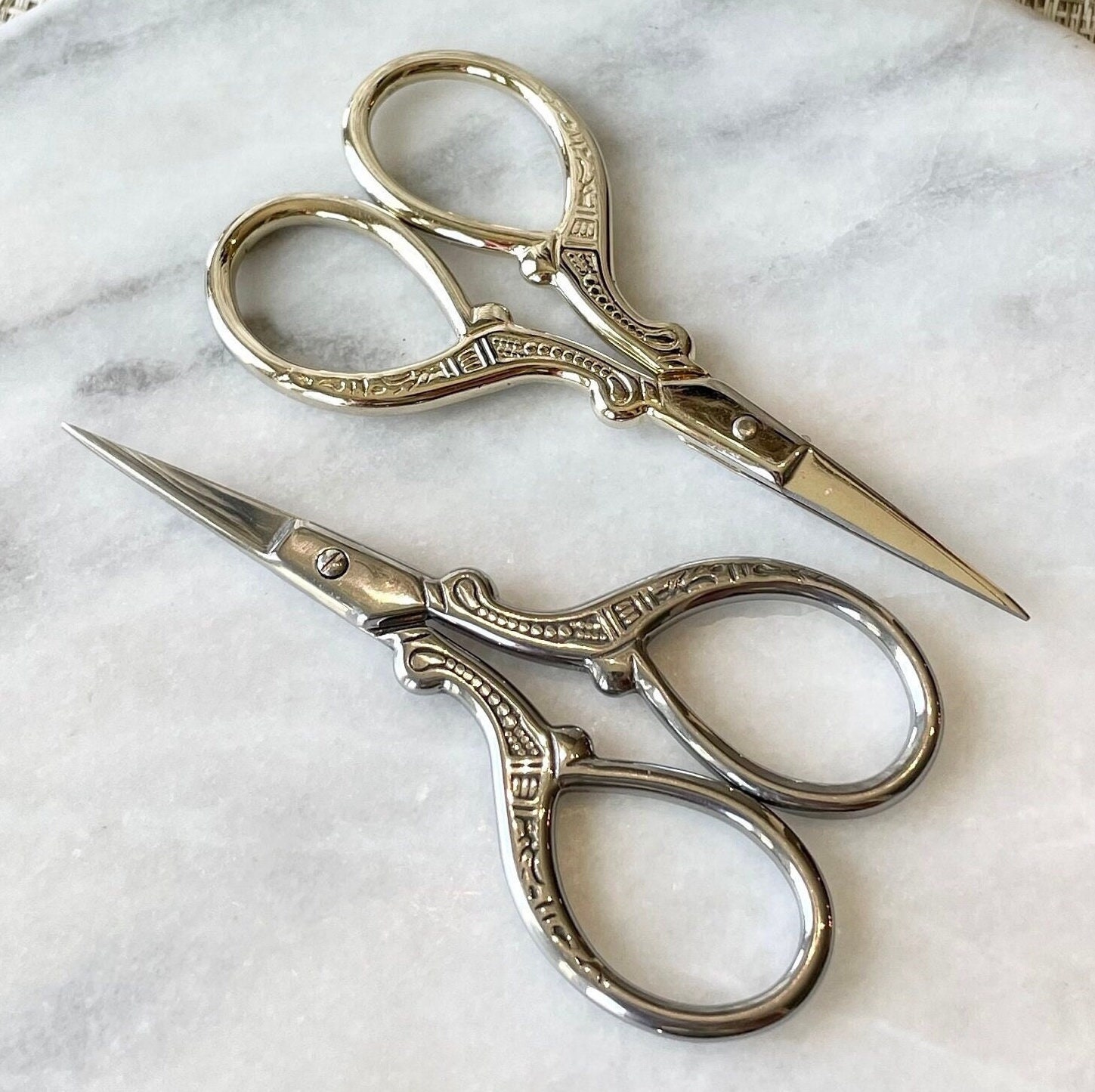 Embroidery Scissors, Stainless Steel Craft Scissors Decorative Engraving  Pattern Design Crafting Scissors for Embroidery Craft Needle Work(Silver)