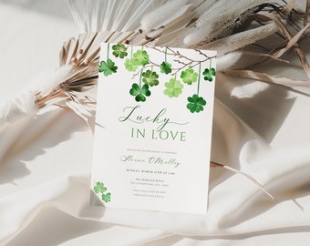 Könnte beinhalten: Eine weiße Karte mit grünen Kleeblatt-Illustrationen und dem Text "Lucky in Love" oben. Die Karte ist eine Einladung zu einer Bridal Shower für "Sloane O'Malley" am Sonntag, den 17. März um 13:00 Uhr. Die Einladung enthält die Adresse "The Shamrock House, 101 Ireland Ave, New York, NY 10001".