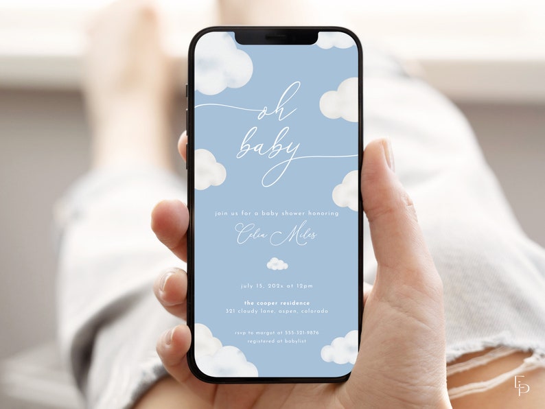 Pode incluir: Um convite para um ch&aacute; de beb&ecirc; azul e branco com nuvens e o texto "oh baby" e "junte-se a n&oacute;s para um ch&aacute; de beb&ecirc; em homenagem a Colin Miles". O convite inclui a data, a hora, o local e as informa&ccedil;&otilde;es de RSVP.