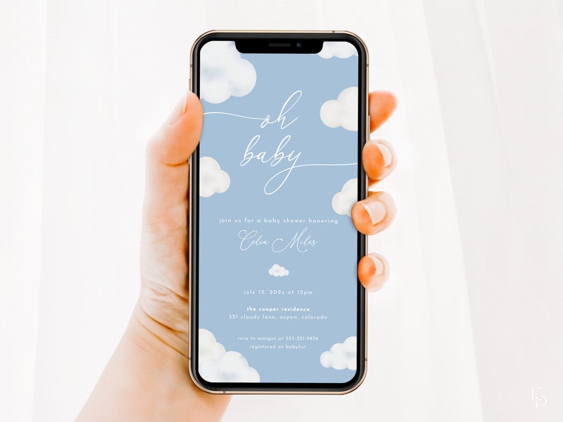 Pode incluir: Um convite para um ch&aacute; de beb&ecirc; azul e branco com um design de nuvens e o texto "oh baby" e "junte-se a n&oacute;s para um ch&aacute; de beb&ecirc; em homenagem a Celia Miles". O convite inclui a data, a hora, o local e as informa&ccedil;&otilde;es de RSVP.