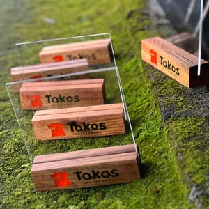 Mesa de madera con logotipo personalizado/restaurantes/salas de exposición/cafetería/marca personalizada