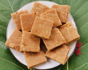 Freshly made Sri Lanka Traditional Milk Toffee, Kiri Aluwa, Handmade Sweets with Cardamom, 100 % Pure & Natural