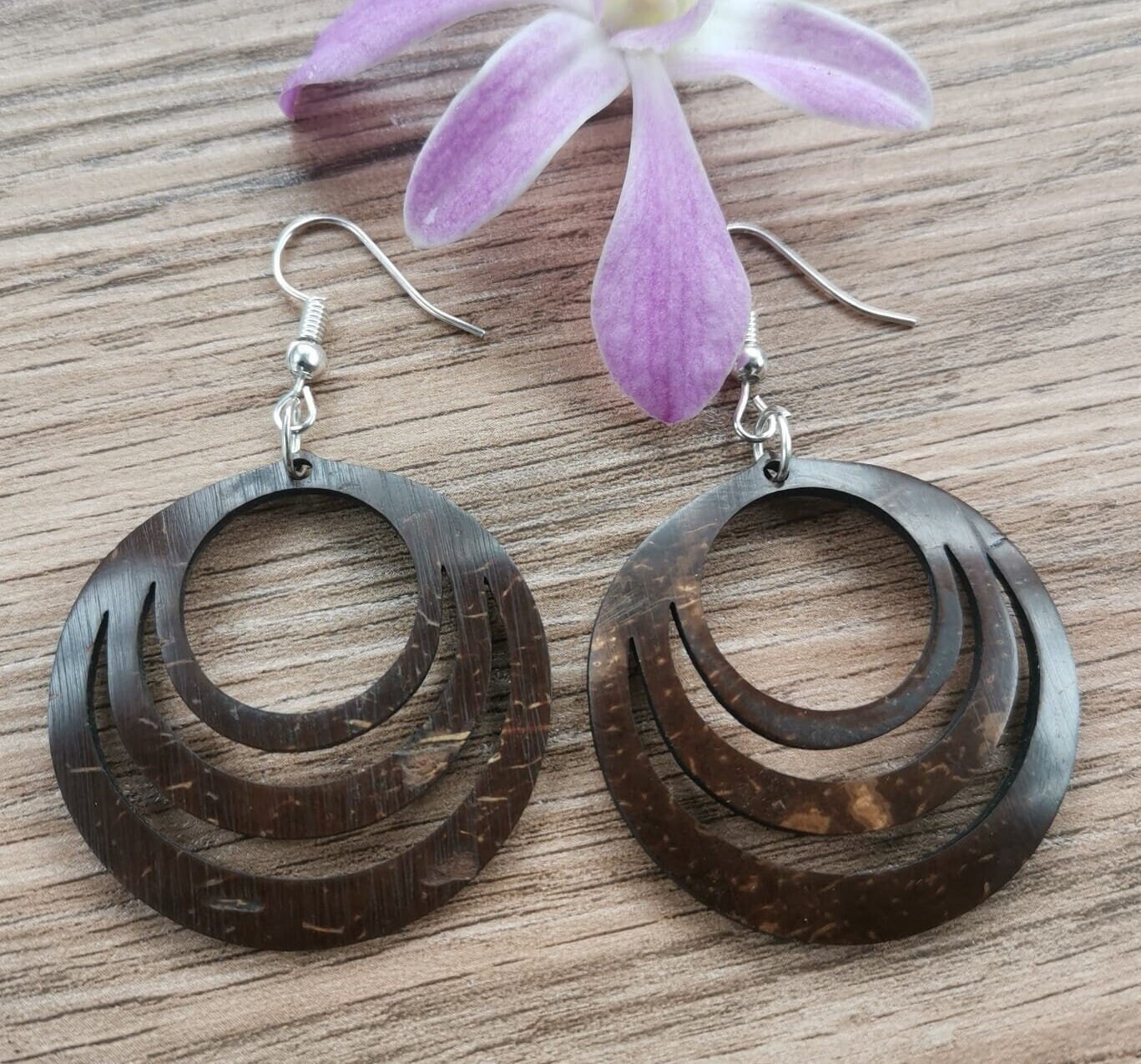 Jhalore handmade fabric jewellery coconut shell pendant with metal charm  fabric earrings