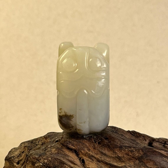 White jade tiger pendant necklace, white jade ani… - image 1