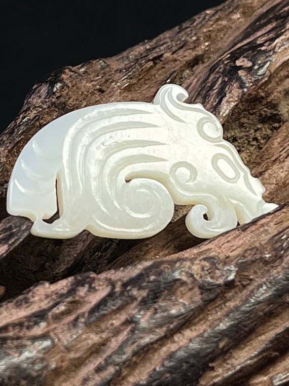 Hetian white jade dragon pendant, Antique Chinese 