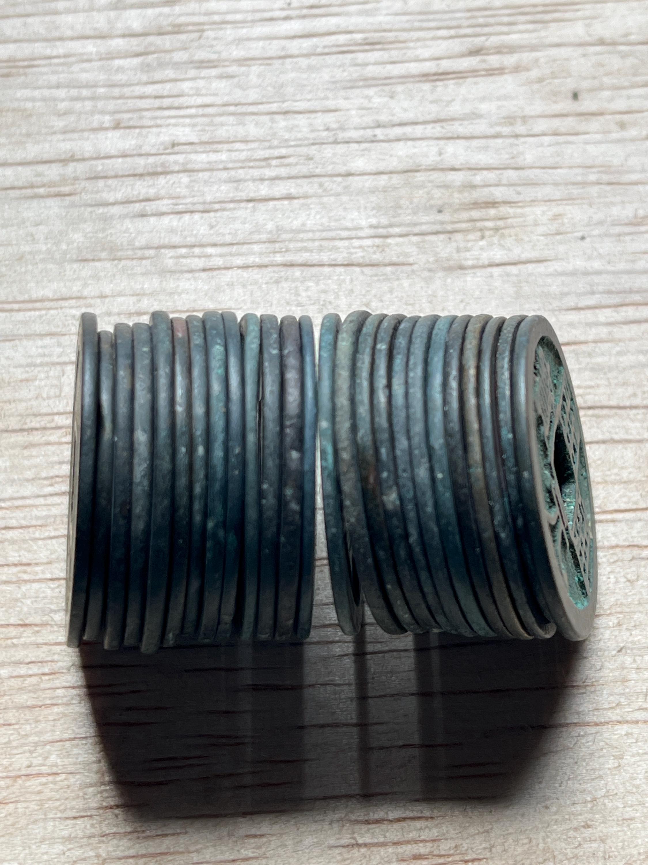 Lot of 25 Ancient Chinese Coins Kai Yuan Tong Bao 開元通寶 – Tang