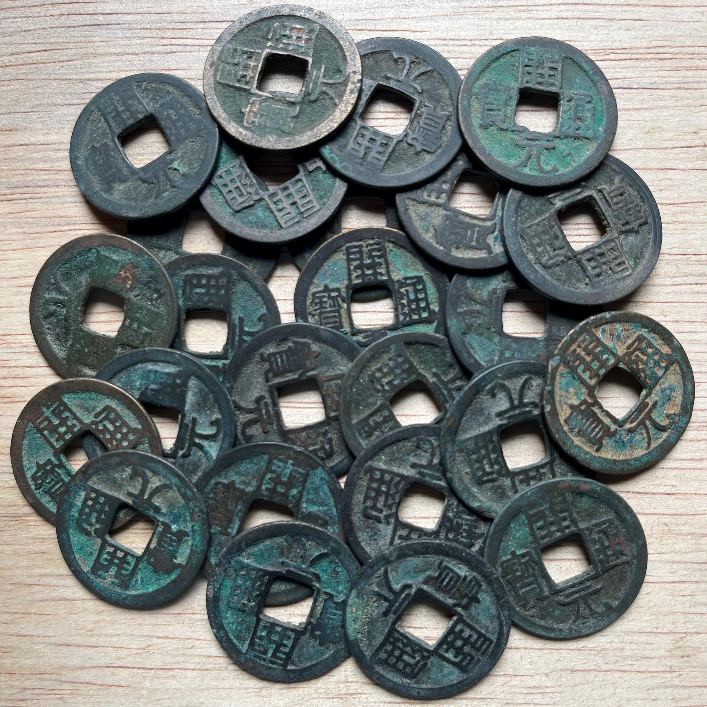 Lot of 25 Ancient Chinese Coins Kai Yuan Tong Bao 開元通寶 – Tang